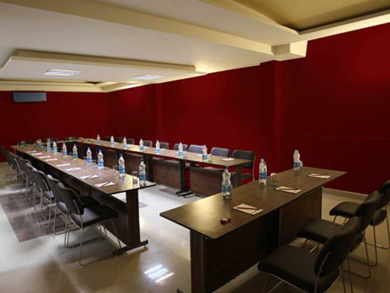 Emblem Hotel Sector 14 Gurgaon Perniagaan gambar