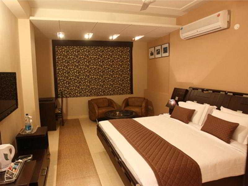 Emblem Hotel Sector 14 Gurgaon Bilik gambar